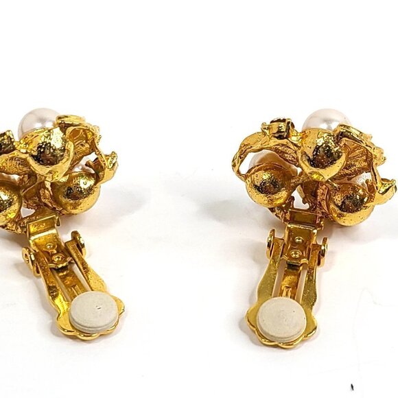 Vintage White Faux Pearl Bead Rhinestone Cluster Swirl Clip On Earrings 1" - Picture 7 of 8